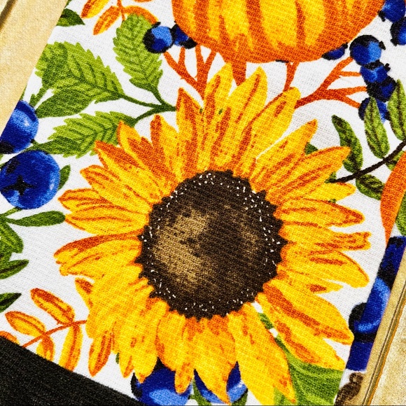Set of 2 Beautiful Sunflower & Pumpkin Kitchen Towels - Picture 4 of 7